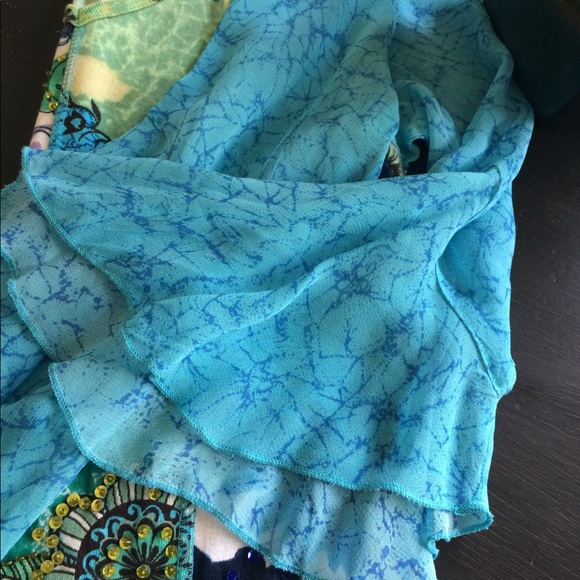 Bila petite TShirt style top with sheer sleeves - Picture 2 of 5